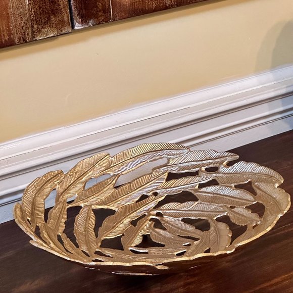 Gorgeous Gold Metal Feather Motif Centerpiece-Bowl - Picture 7 of 16